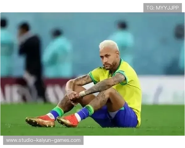 内马尔斜传直塞撕裂防线，巴西推进如行云流水